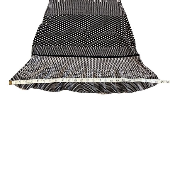 GABBY SKYE Knit Dress Sz M Fun Design Flirty Hem Stretchy - Picture 13 of 14